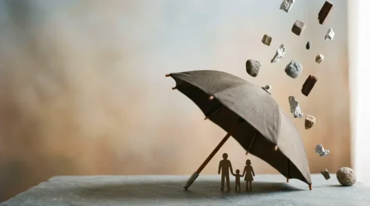 Représentation symbolique de la protection financière familiale face à l'invalidité ou la maladie